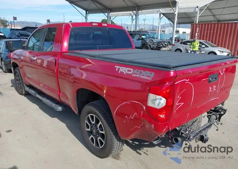 2017 Toyota Tundra Limited 5.7L V8 z USA, uszkodzony, nr VIN 5TFBY5F14HX583061